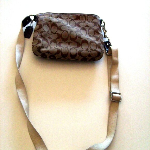 Coach Signature Shoulder Purse - Picture 4 of 7